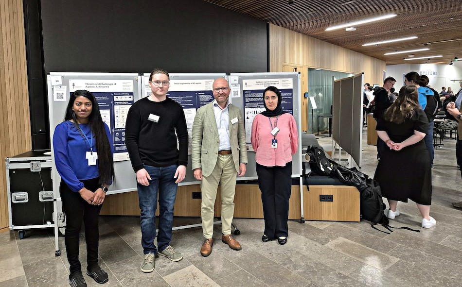 Kuvassa Dinusha Dissanayaka(vas.), Eeli Mäkinen, Markus Miettinen ja Negin Hamian.